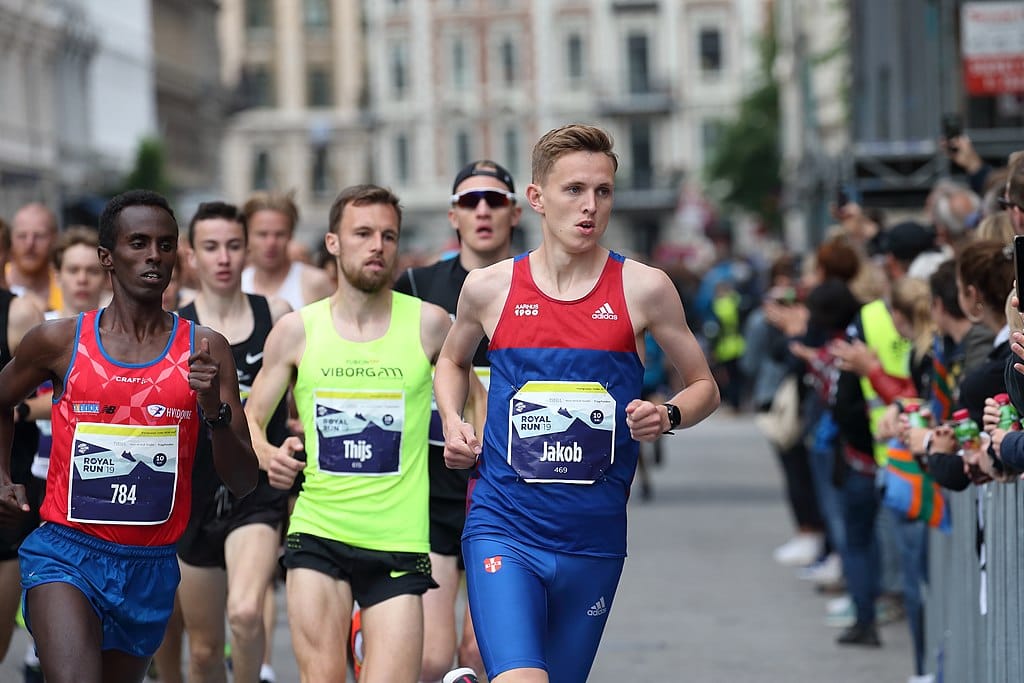Runners compete in a 10km race.